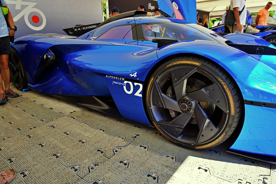 Blue Alpine concept car, side detail