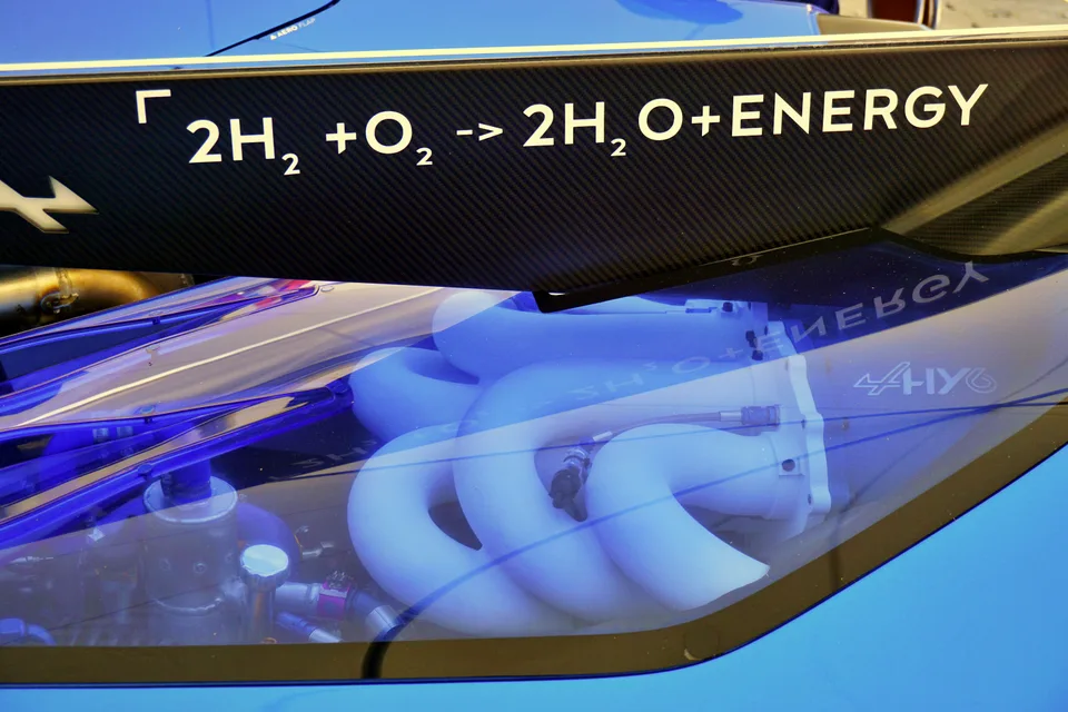 Hydrogen concept-car engineering display