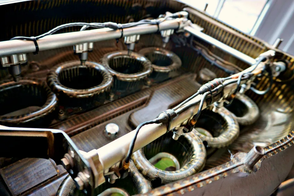 Chains and tyres used as interior decoration